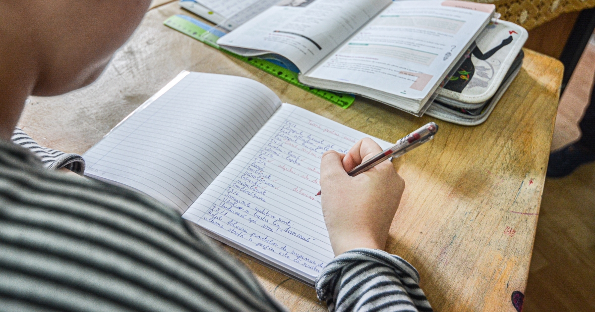 Szenátus: az Oktatási Minisztérium által jóváhagyottaktól eltérő versenyeken díjazott tanulókat is megjutalmazhatják az önkormányzatok